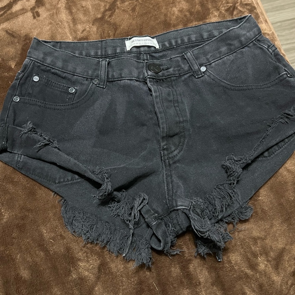 Woman’s size 28 One Teaspoon black jean shorts - Picture 2 of 8
